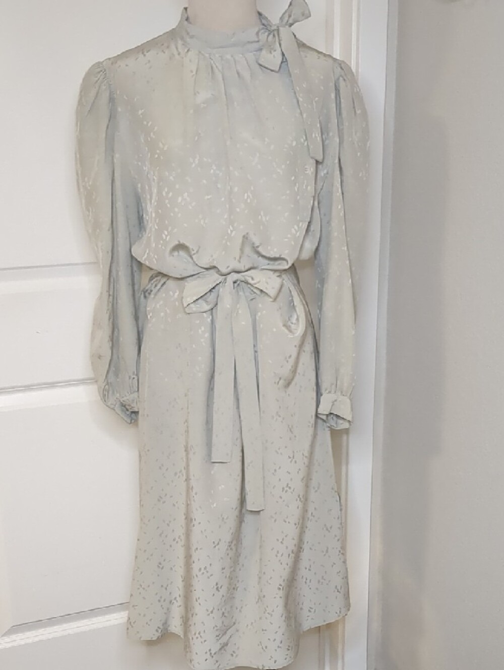 Vintage 1970s Saks Fifth Ave Grey Silk Dress Long Sleeve Belted Secretary SZ 6
